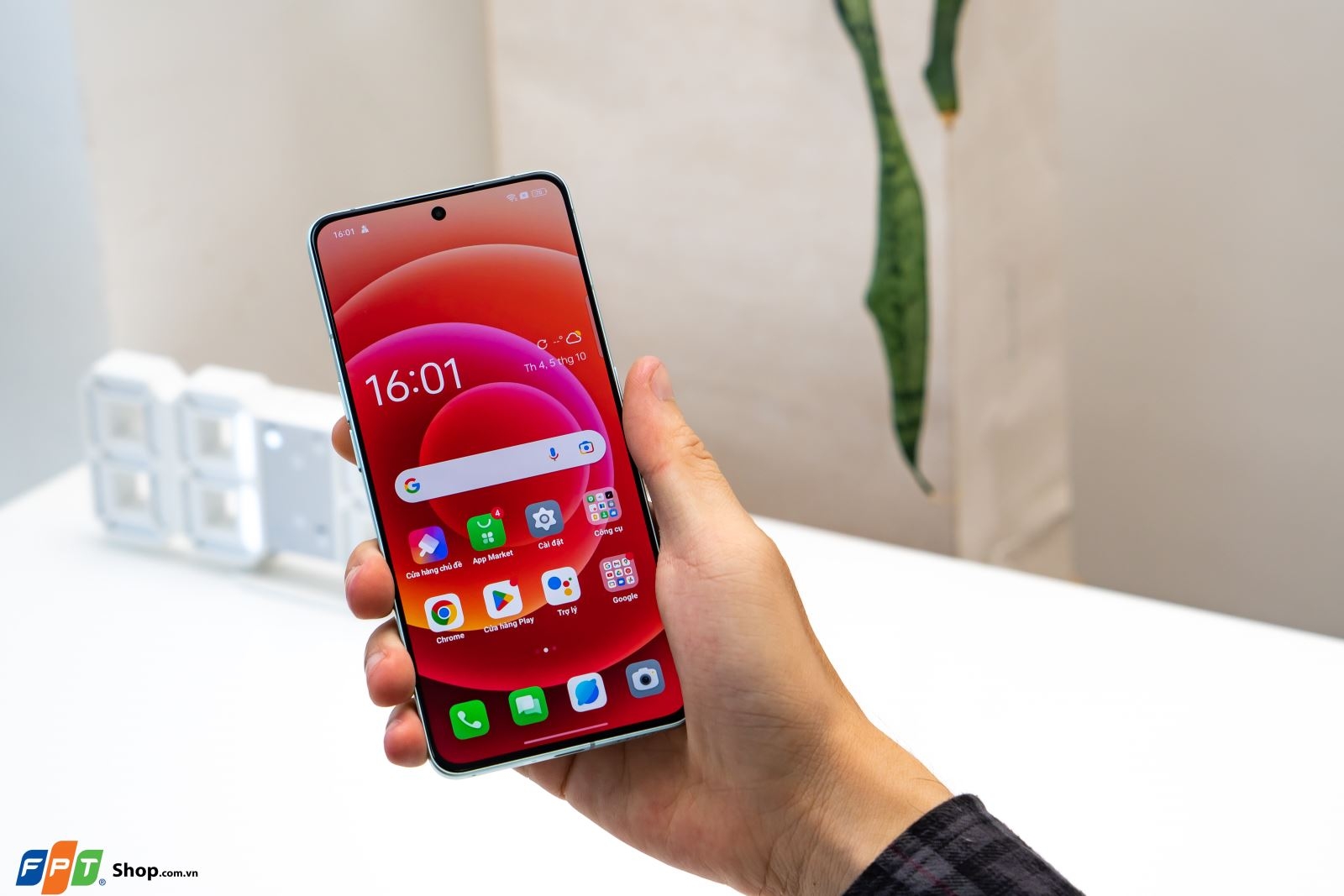 Trên tay OPPO Reno8 Pro 5G: Siêu chip kép, sạc nhanh 80W, giá 18.99 triệu đồng