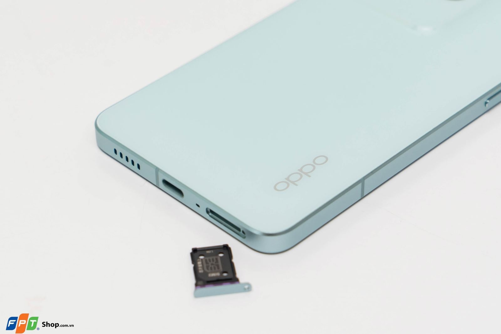 Trên tay OPPO Reno8 Pro 5G: Siêu chip kép, sạc nhanh 80W, giá 18.99 triệu đồng