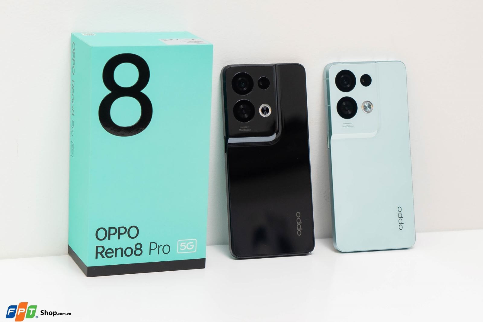 Trên tay OPPO Reno8 Pro 5G: Siêu chip kép, sạc nhanh 80W, giá 18.99 triệu đồng