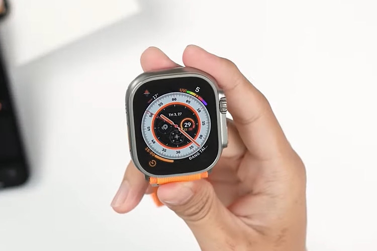 Trên tay Apple Watch Ultra 8
