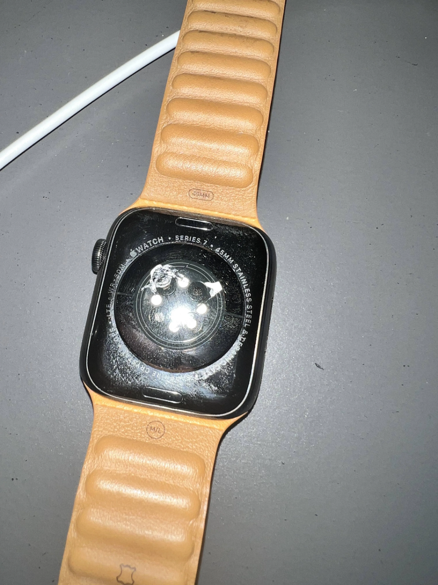Apple Watch Series 7 bốc cháy