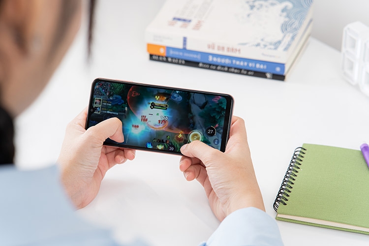 Samsung Galaxy A04s cân mọi tác vụ với pin 5.000 mAh 10