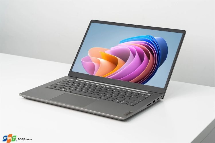 Laptop màn hình IPS 2022