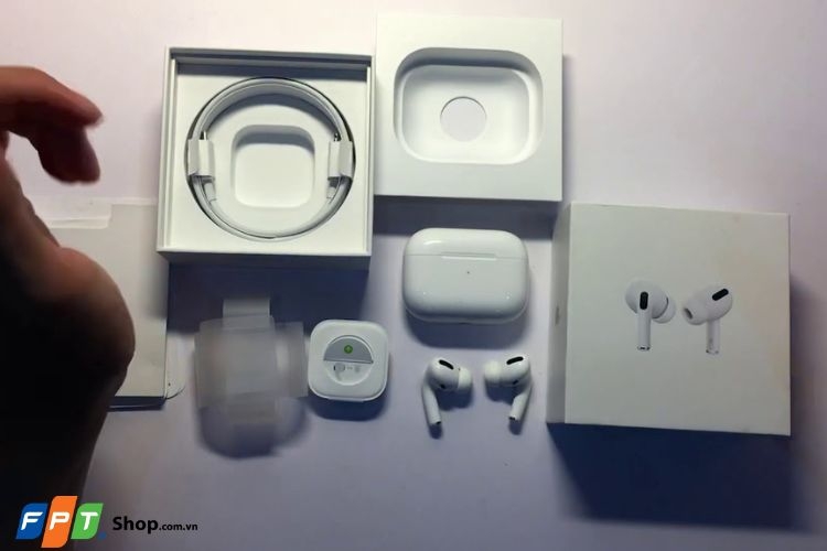 Kiểm tra phụ kiện đi kèm với Airpods