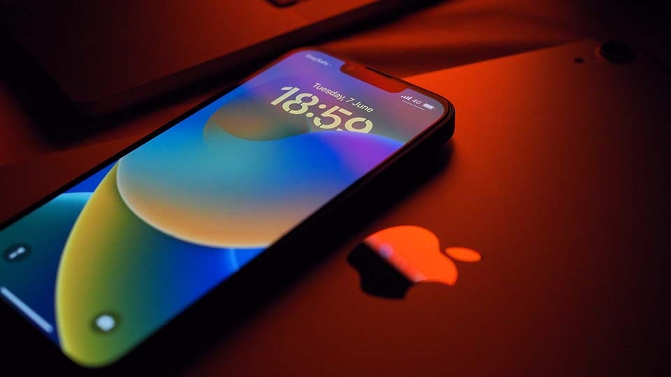 Kiểm tra thời lượng pin iOS 16.0.3 trên 6 mẫu iPhone