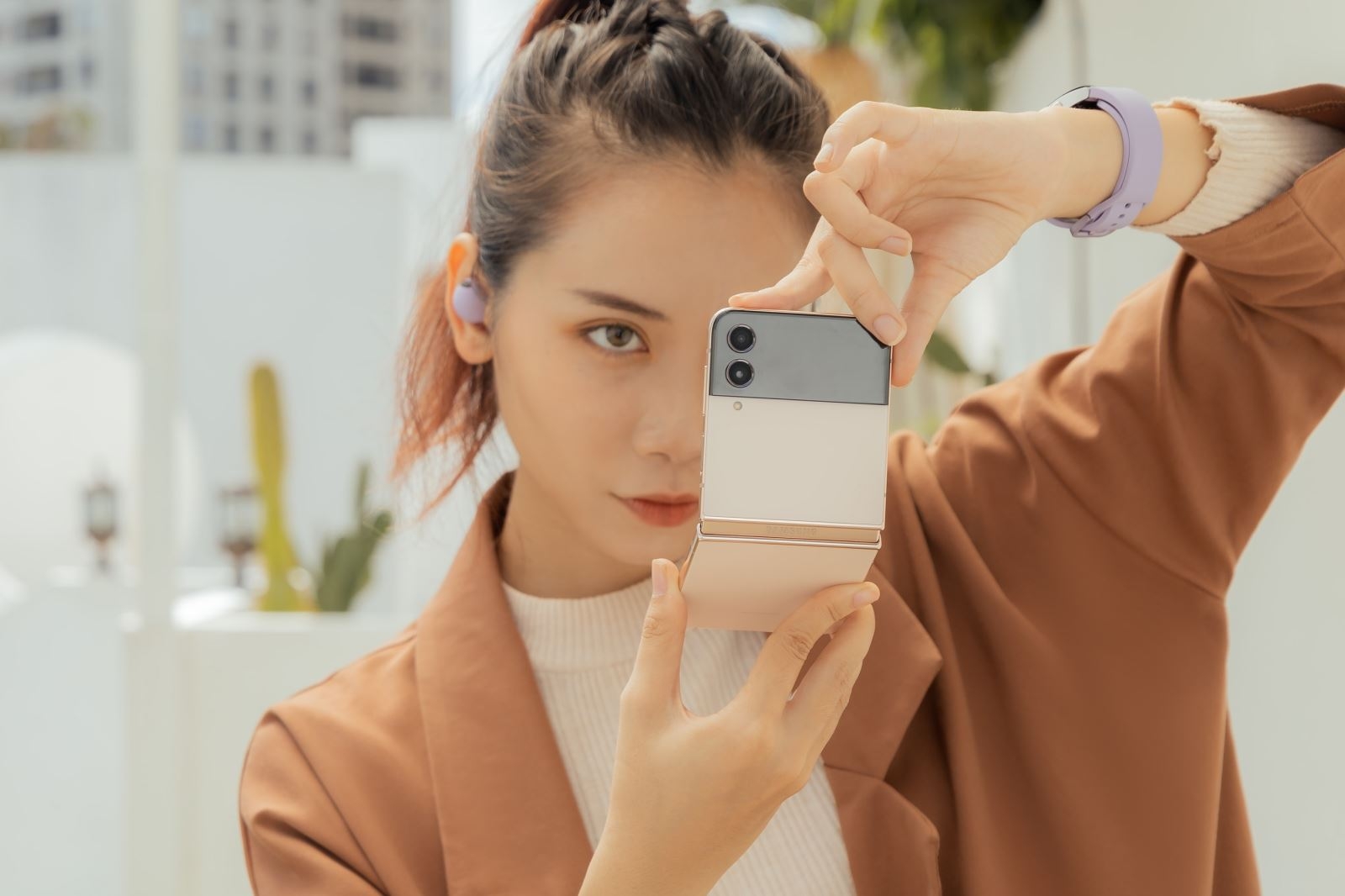 Samsung Galaxy Z Flip4 món quà 20/10 hoàn hảo cho chị em phụ nữ