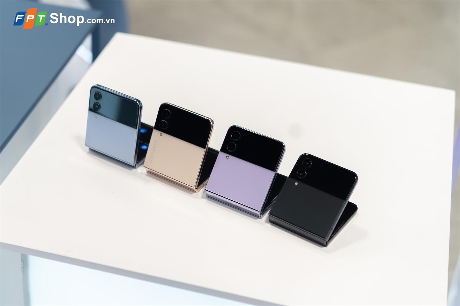 Samsung Galaxy Z Flip4 món quà 20/10 hoàn hảo cho chị em phụ nữ
