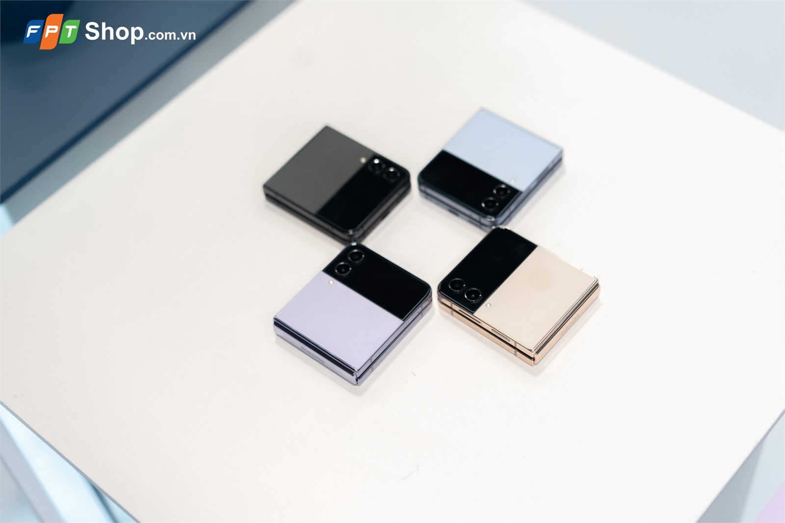 Samsung Galaxy Z Flip4 món quà 20/10 hoàn hảo cho chị em phụ nữ