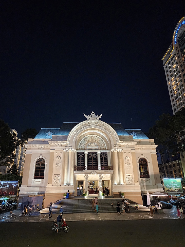 Rung cảm trước cảnh đêm Sài Gòn qua góc nhìn Samsung Galaxy S22 Ultra