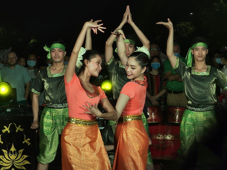 Rung cảm trước cảnh đêm Sài Gòn qua góc nhìn Samsung Galaxy S22 Ultra 9