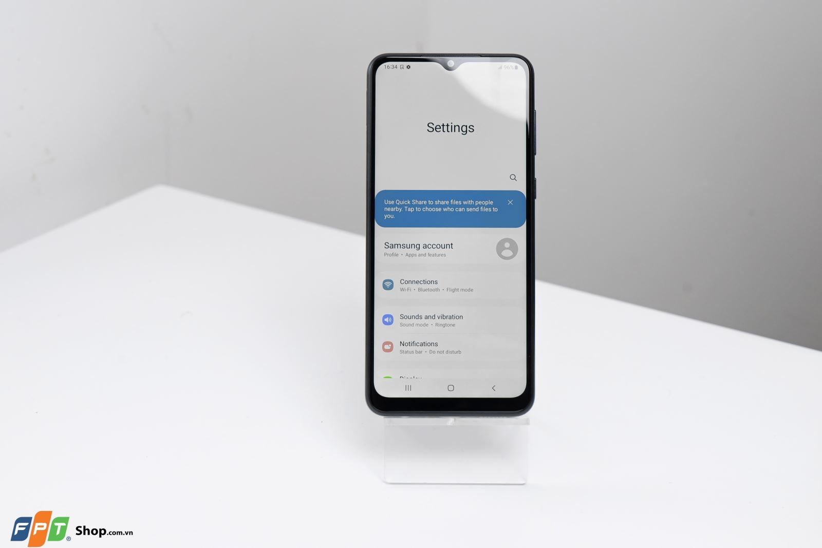 Trên tay Samsung Galaxy A04: Smartphone giá rẻ nhưng nhiều điểm nổi bật