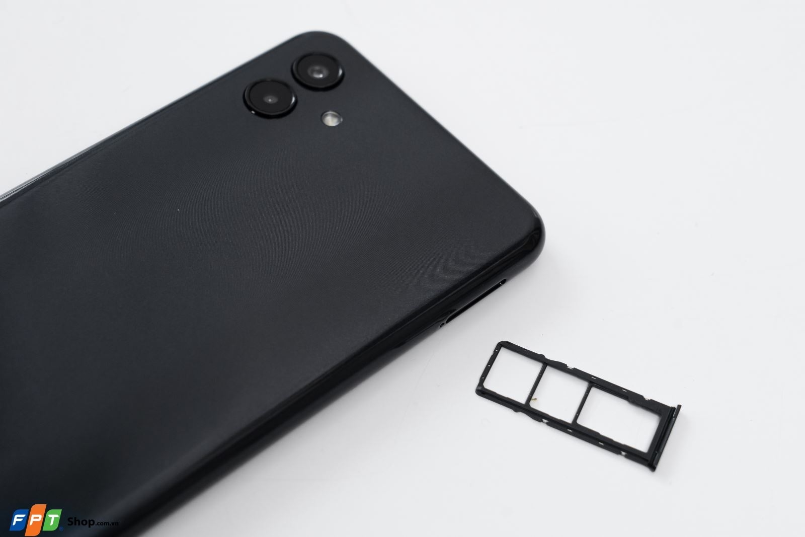 Trên tay Samsung Galaxy A04: Smartphone giá rẻ nhưng nhiều điểm nổi bật