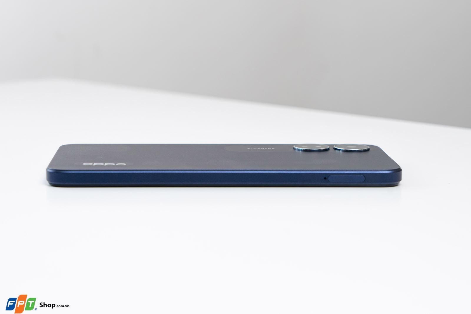 Trên tay OPPO A17: Điểm nhấn camera, thiết kế giả da sang trọng, pin "trâu"