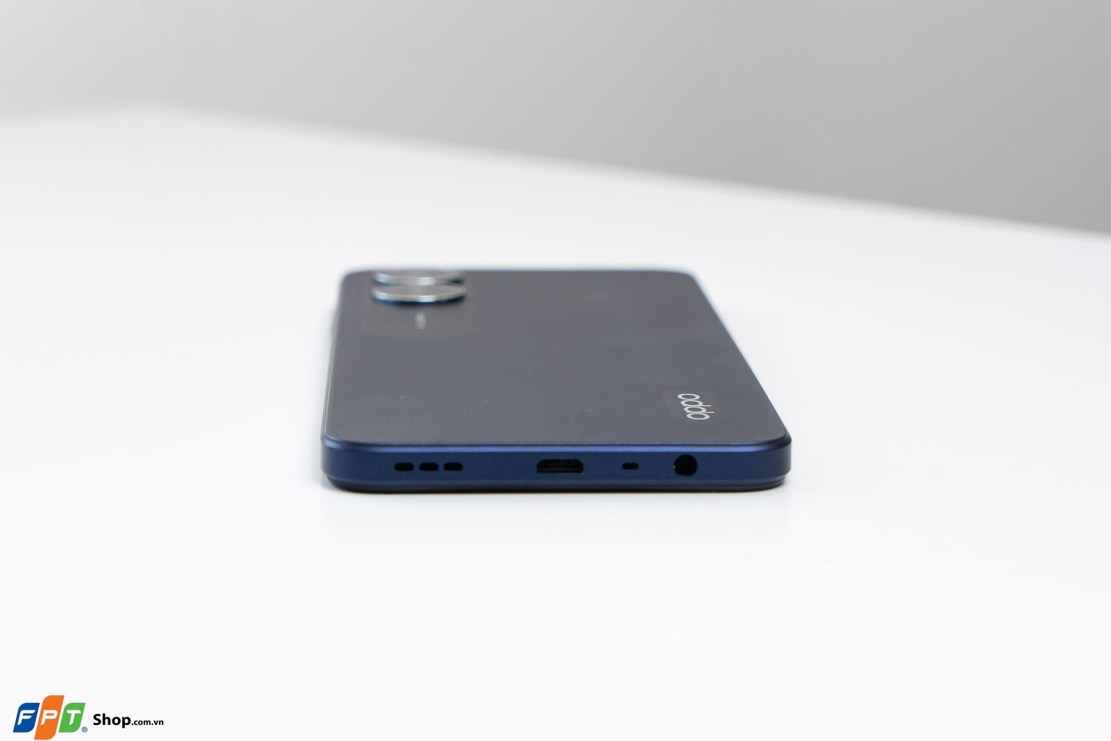 Trên tay OPPO A17: Điểm nhấn camera, thiết kế giả da sang trọng, pin "trâu"