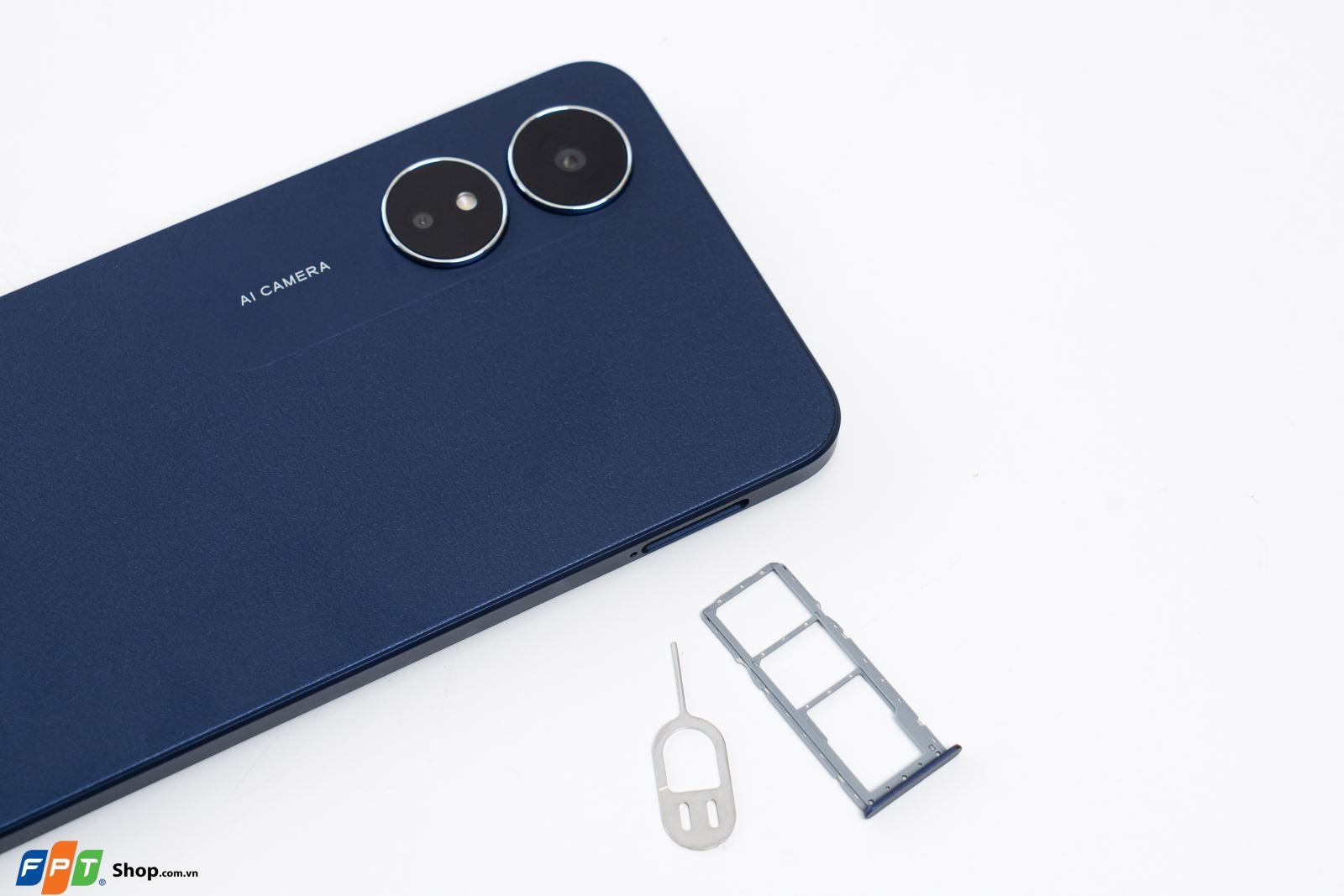 Trên tay OPPO A17: Điểm nhấn camera, thiết kế giả da sang trọng, pin "trâu"