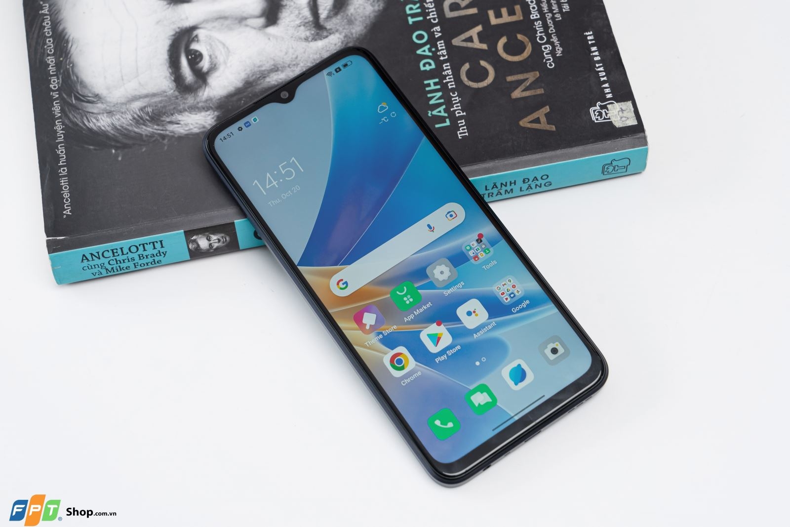 Trên tay OPPO A17: Điểm nhấn camera, thiết kế giả da sang trọng, pin "trâu"