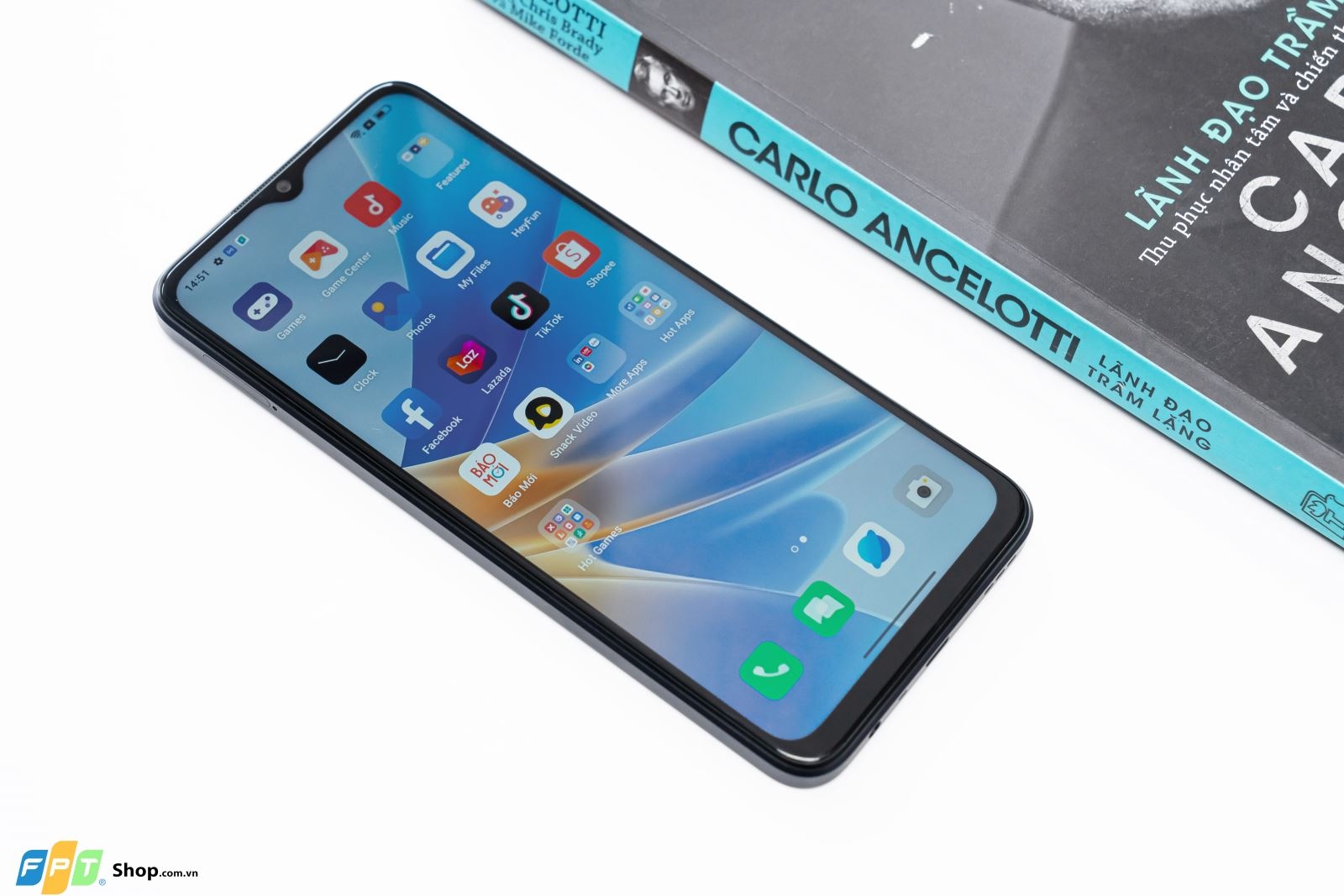 Trên tay OPPO A17: Điểm nhấn camera, thiết kế giả da sang trọng, pin "trâu"