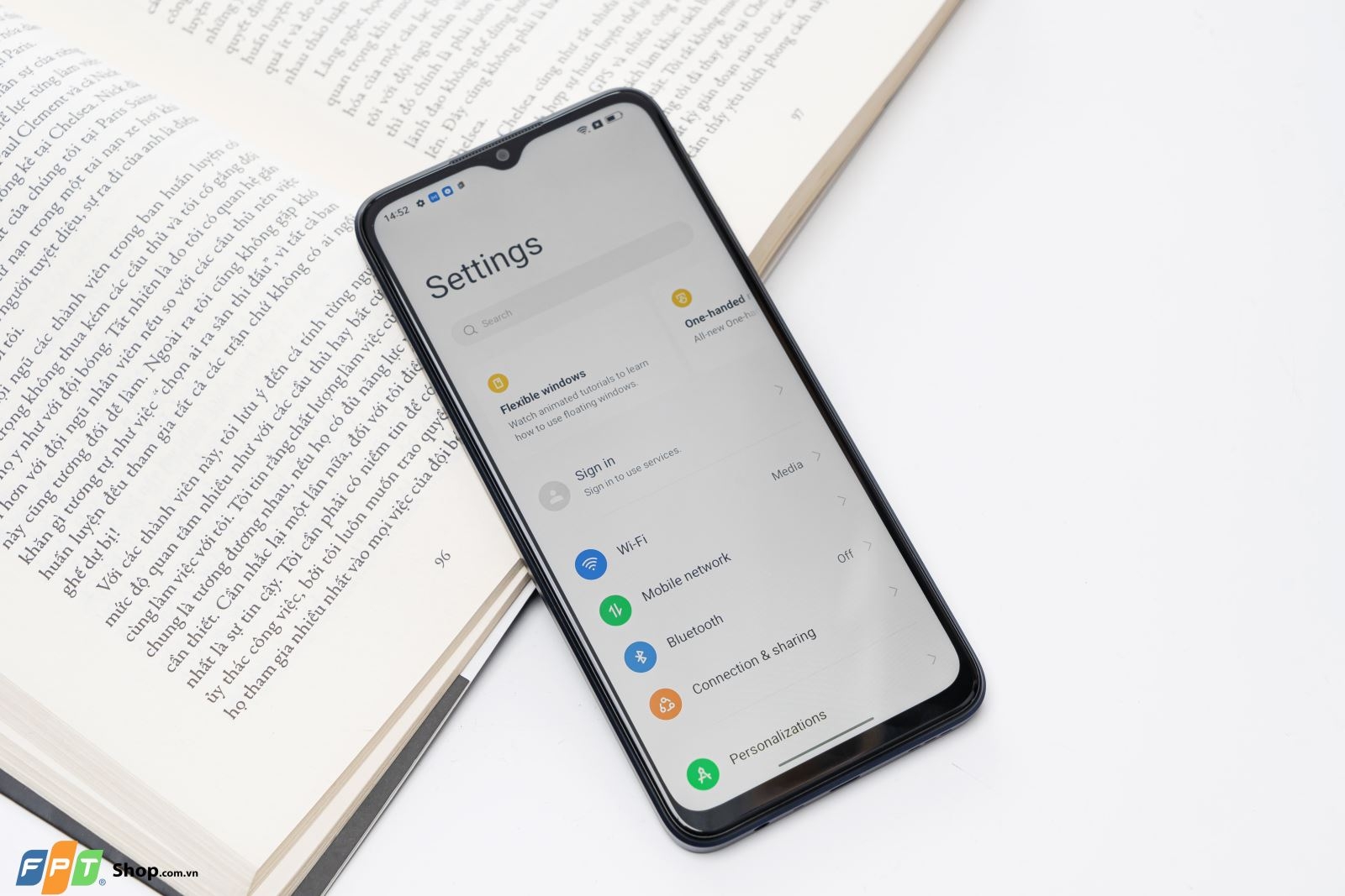 Trên tay OPPO A17: Điểm nhấn camera, thiết kế giả da sang trọng, pin "trâu"