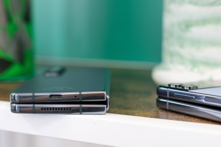 CEO Samsung cho biết Apple sẽ ra mắt thiết bị màn hình gập đầu tiên vào năm 2024