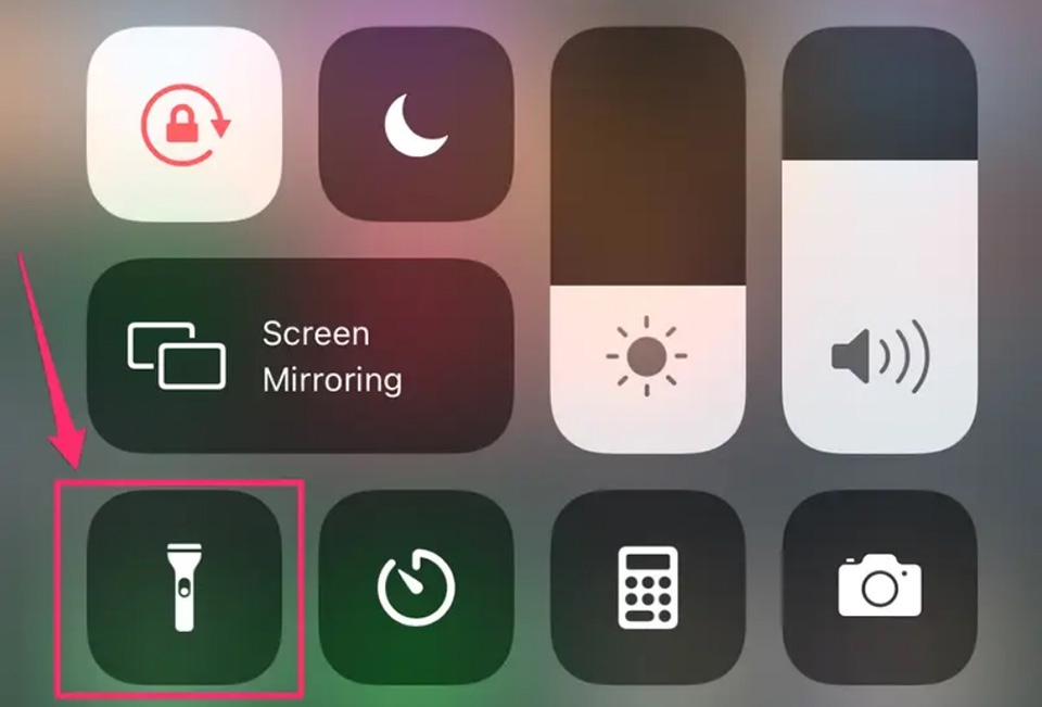 Bật đèn pin iPhone - Ảnh 03