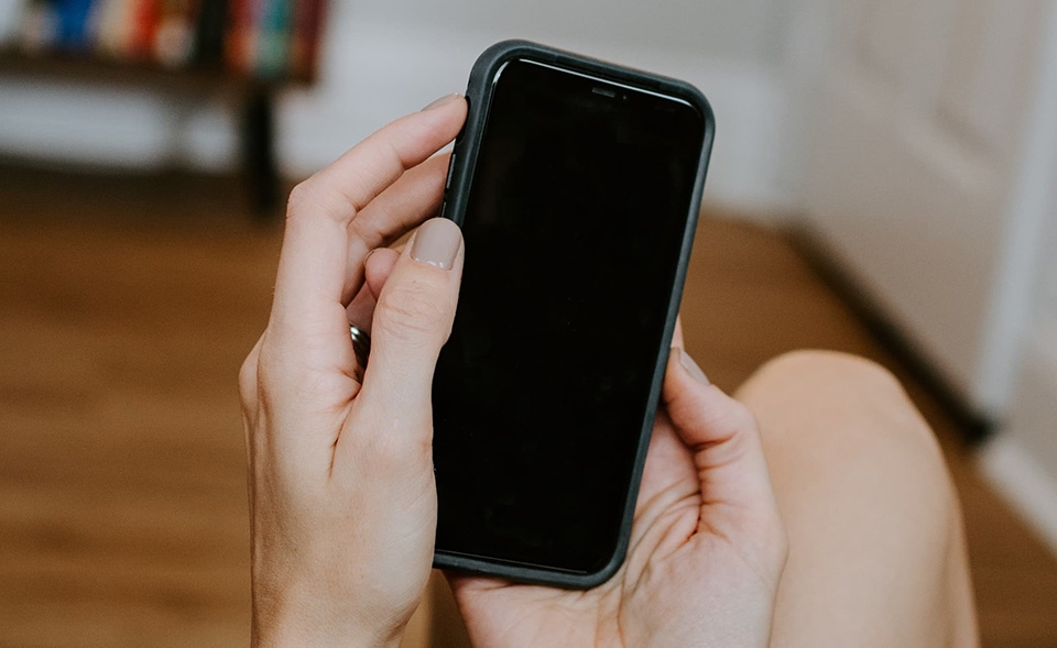 Chạm sáng màn hình iPhone - Ảnh 01