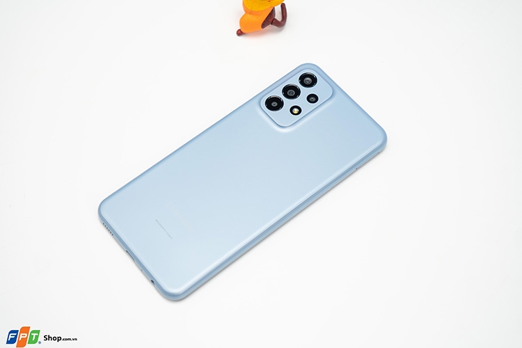 Với Samsung Galaxy A23 5G và Snapdragon 695 5G 6