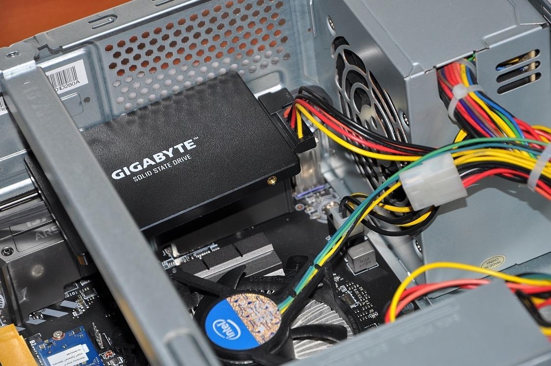 Gợi ý 9 ổ cứng SSD cho laptop, PC giá rẻ nhất tại FPT Shop