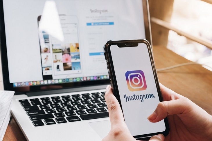Cách quay về tài khoản cá nhân trên Instagram