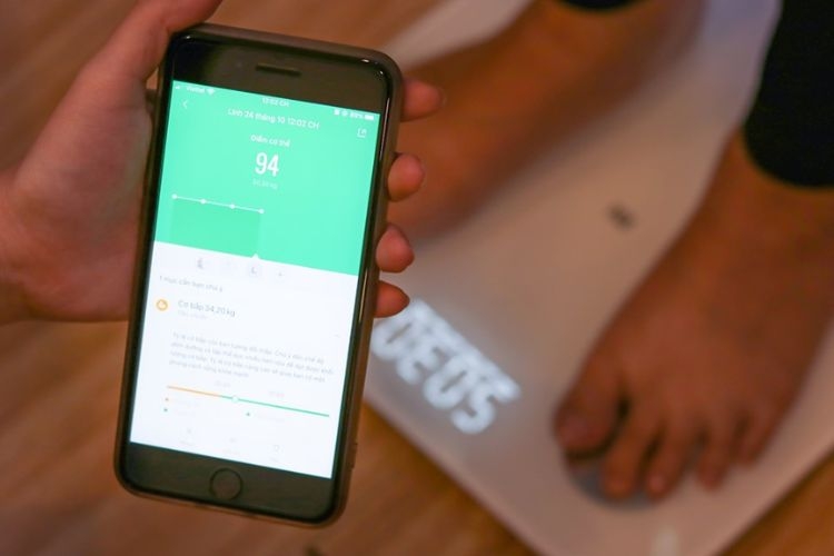 Sử dụng cân điện tử Xiaomi để theo dõi thể chất tại nhà