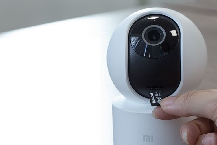Cách lắp thẻ nhớ vào camera Xiaomi