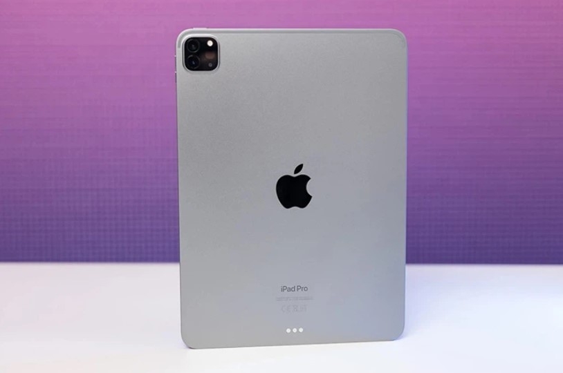 1. iPad Pro 12.9 2022 M2