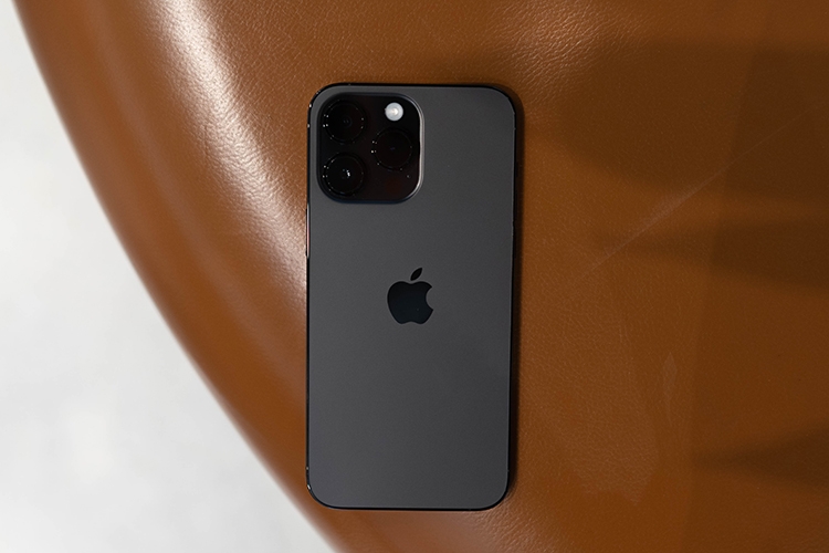 Trên tay iPhone 14 Pro Max màu Đen 6
