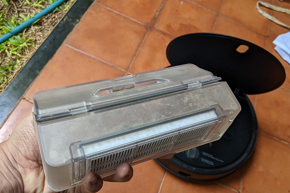 Vệ sinh robot hút bụi Xiaomi