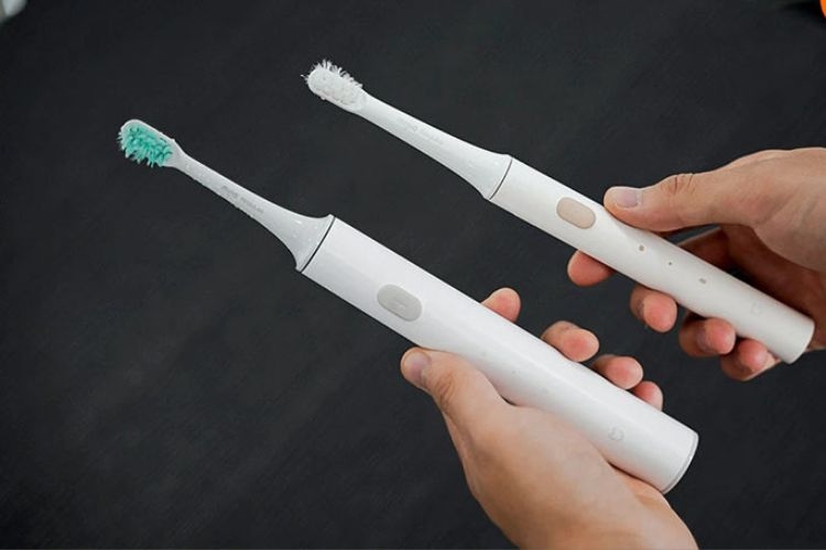 Cách tháo bàn chải điện Xiaomi để thay đầu bàn chải đúng cách.