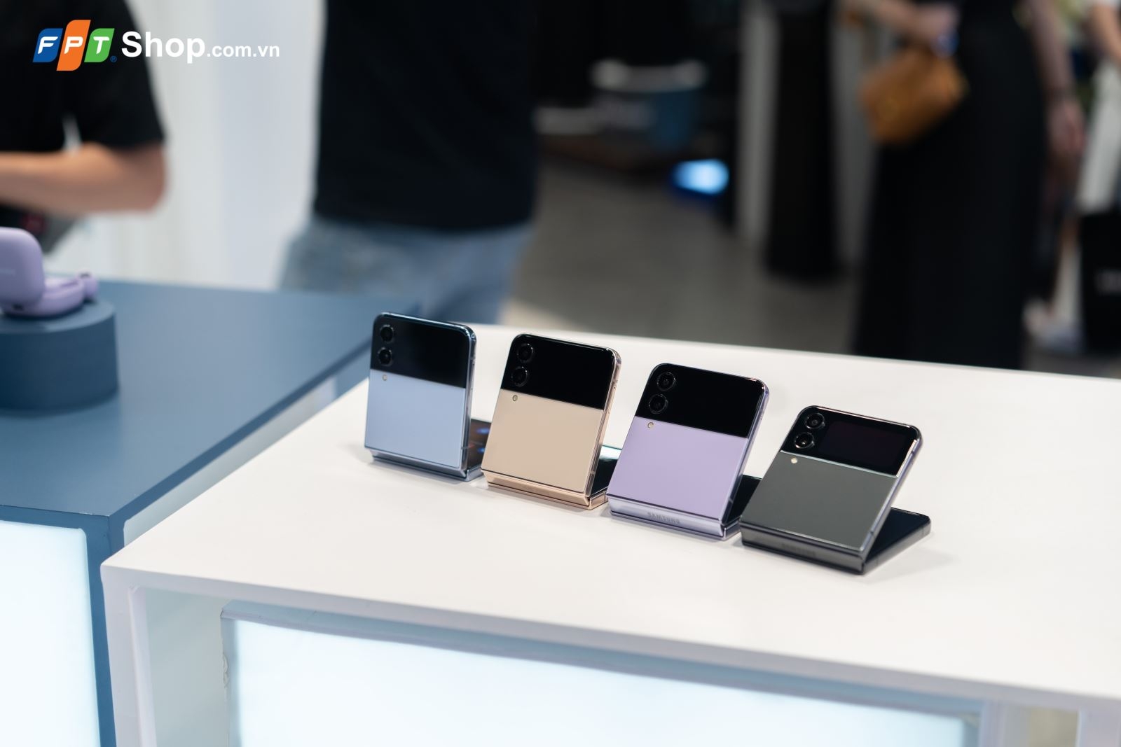 Samsung ra mắt Galaxy Z Flip4 phiên bản Google với bộ phụ kiện cực “cool”
