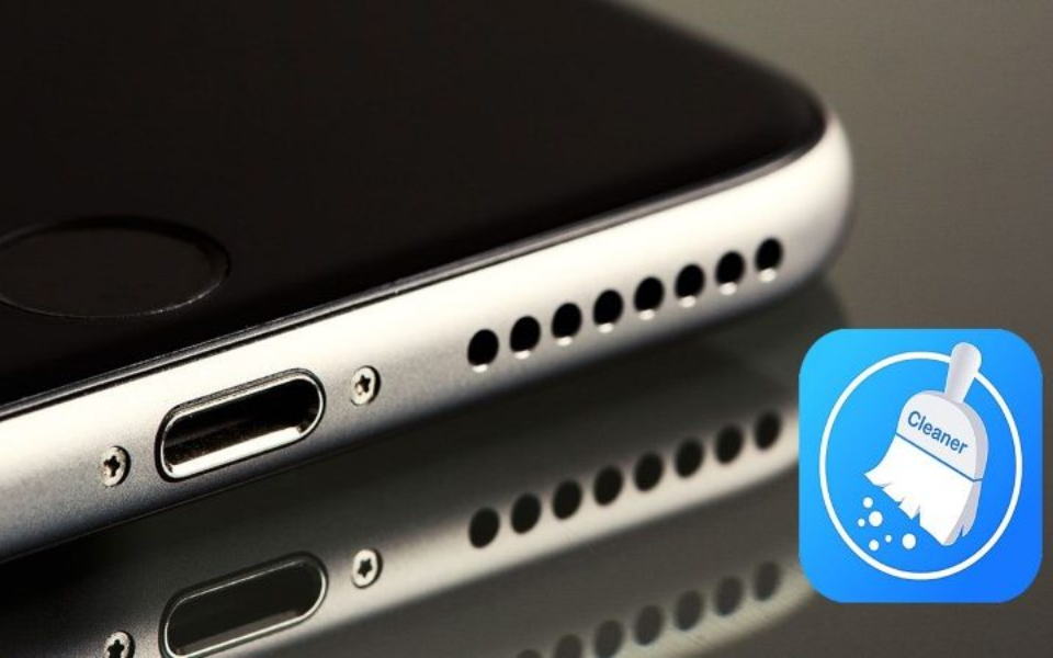 Vệ sinh loa iPhone để khắc phục tình trạng loa bị nhỏ