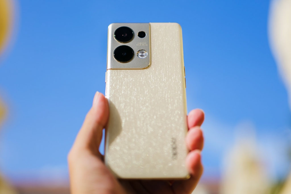 Trên tay Reno9 Pro+ (ảnh 5)