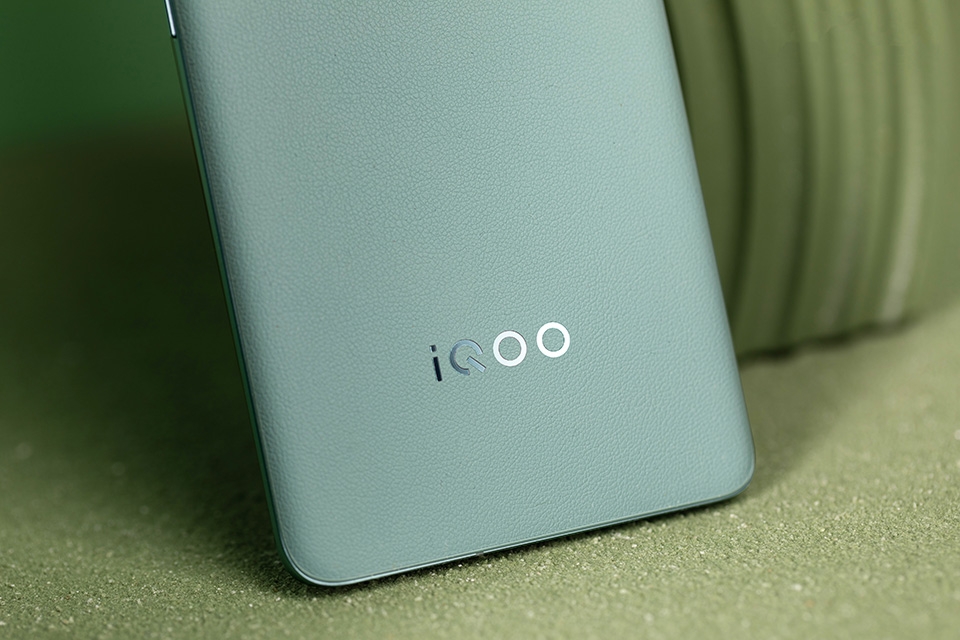 vivo iQOO 11 - Ảnh 02