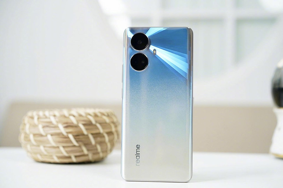 Trên tay Realme 10 Pro+ (ảnh 4)