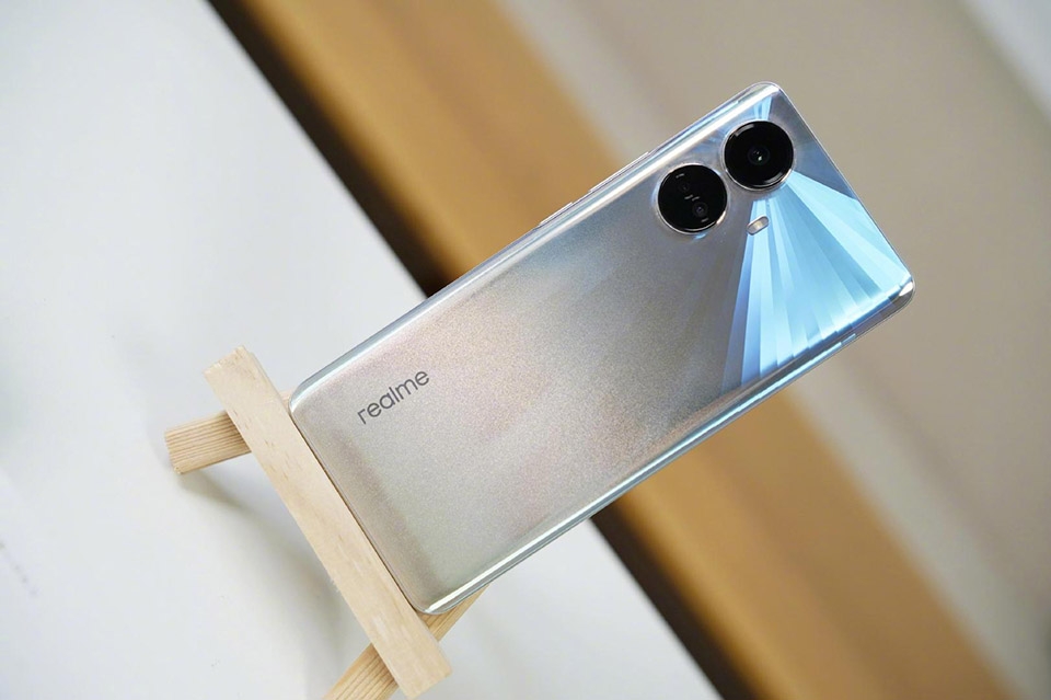 Trên tay Realme 10 Pro+ (ảnh 8)
