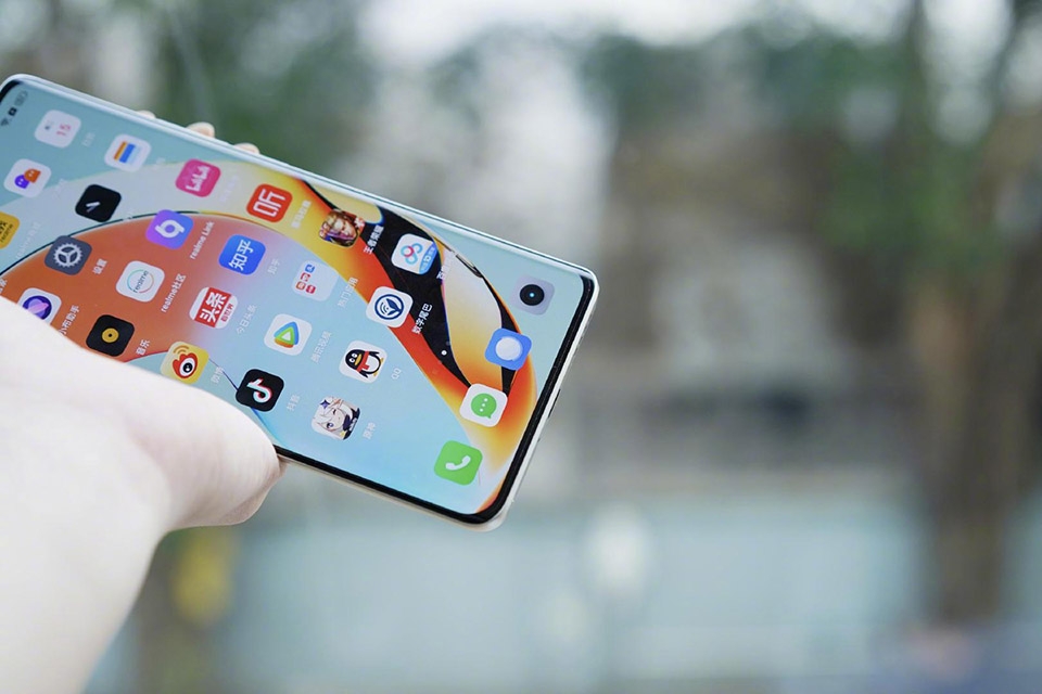 Trên tay Realme 10 Pro+ (ảnh 5)
