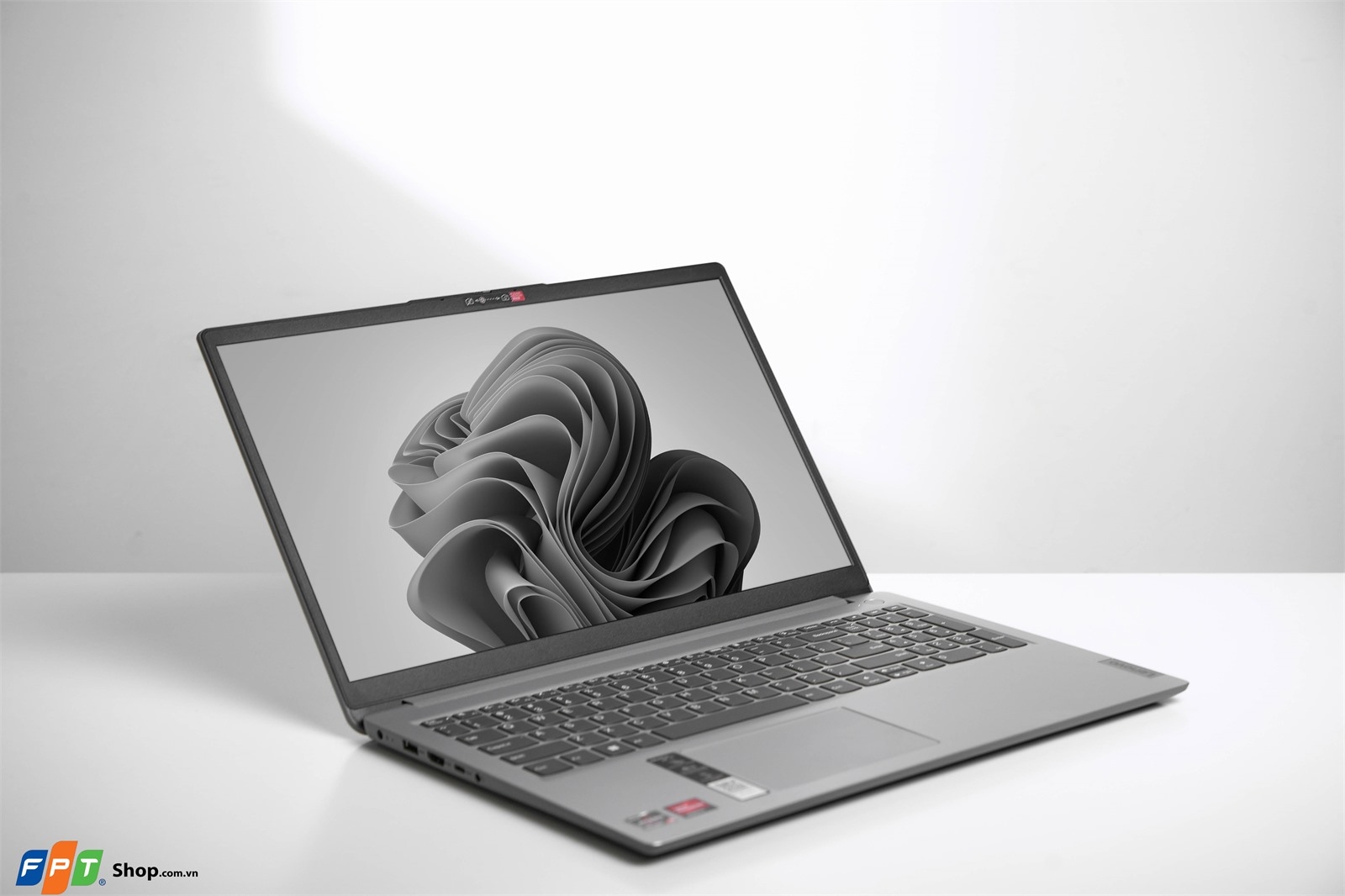 Trên tay Lenovo IdeaPad 1 15AMN7