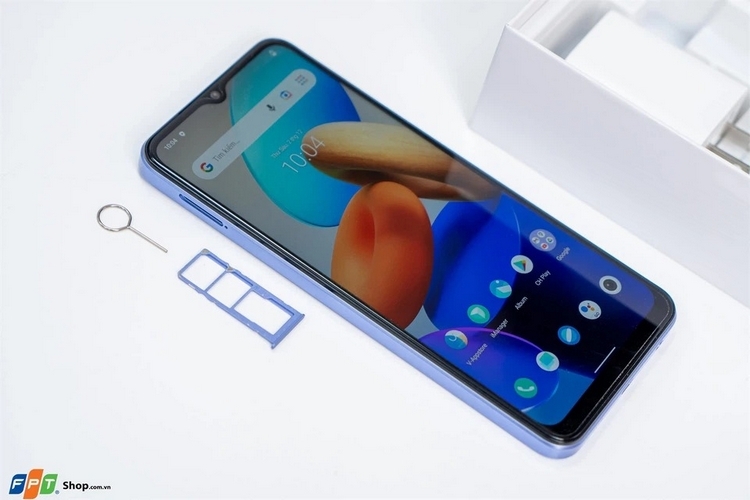 vivo Y02 có ba khe cắm tiện lợi