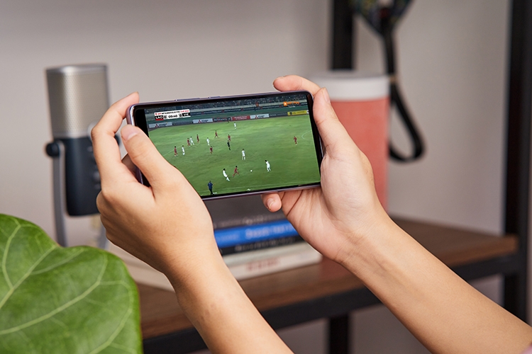 Pin 5.000mAh của Galaxy A53 5G “chạy bền" mùa bóng đá 2