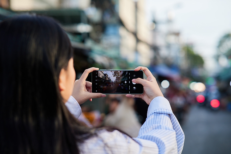 Dạo phố cuối năm, hóa thân Food Reviewer cùng Samsung Galaxy A73 5G 2