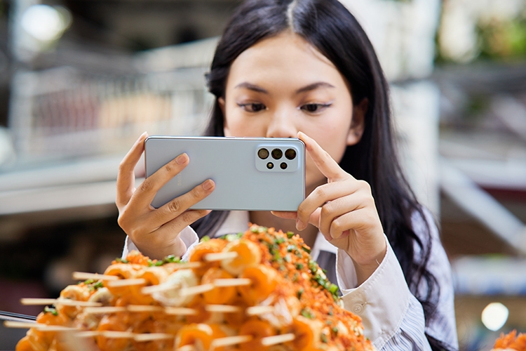 Dạo phố cuối năm, hóa thân Food Reviewer cùng Samsung Galaxy A73 5G 788