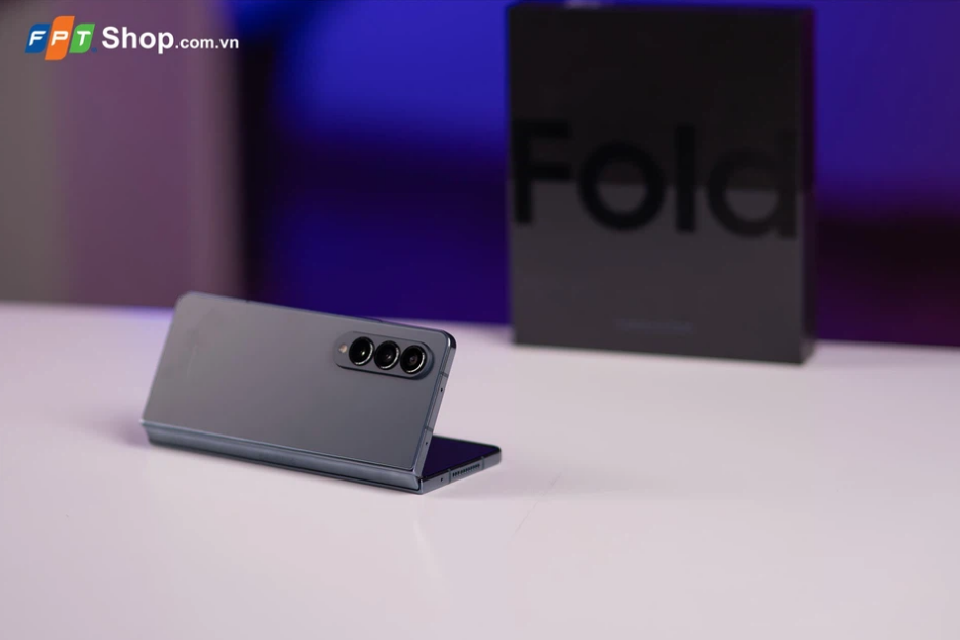 Tết Tây nên mua mua điện thoại gì hợp vía cả năm? hình 4