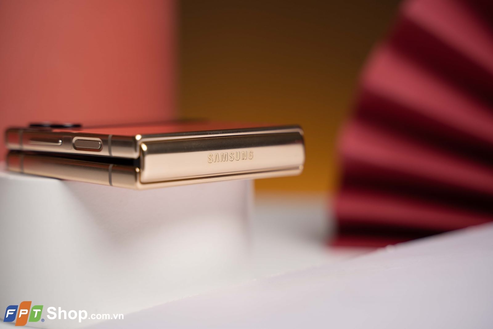Mở hộp Samsung Galaxy Z Flip4 Bespoke Edition: Nổi bật và sang trọng trong Tết 2023!