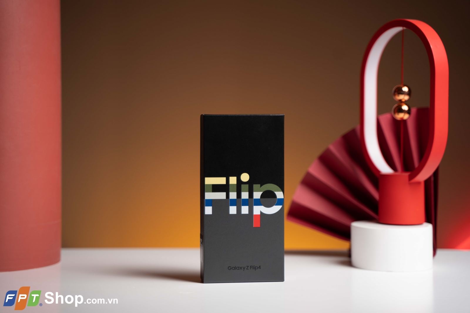 Mở hộp Samsung Galaxy Z Flip4 Bespoke Edition: Nổi bật và sang trọng trong Tết 2023!