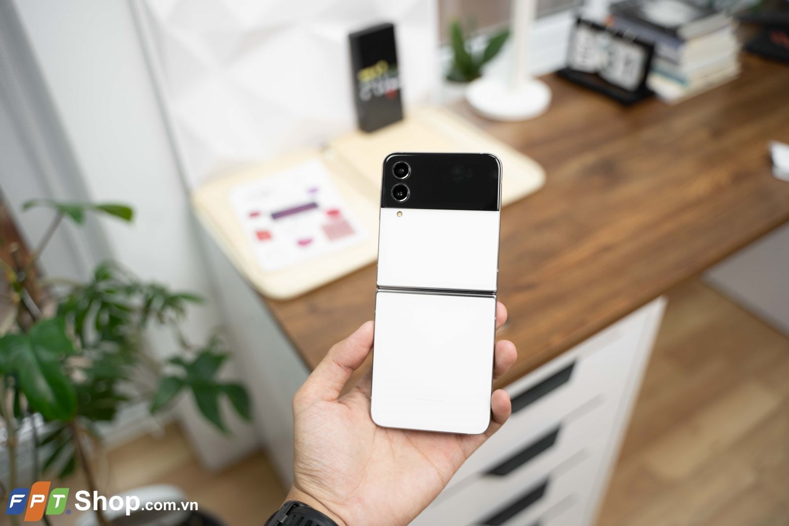 Mở hộp Samsung Galaxy Z Flip4 Bespoke Edition: Nổi bật và sang trọng trong Tết 2023!